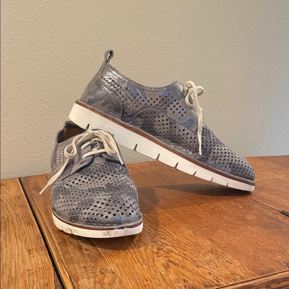 Trask Lena Perforated Oxford Sneaker – Metallic Silver Camouflage – Women’s 8